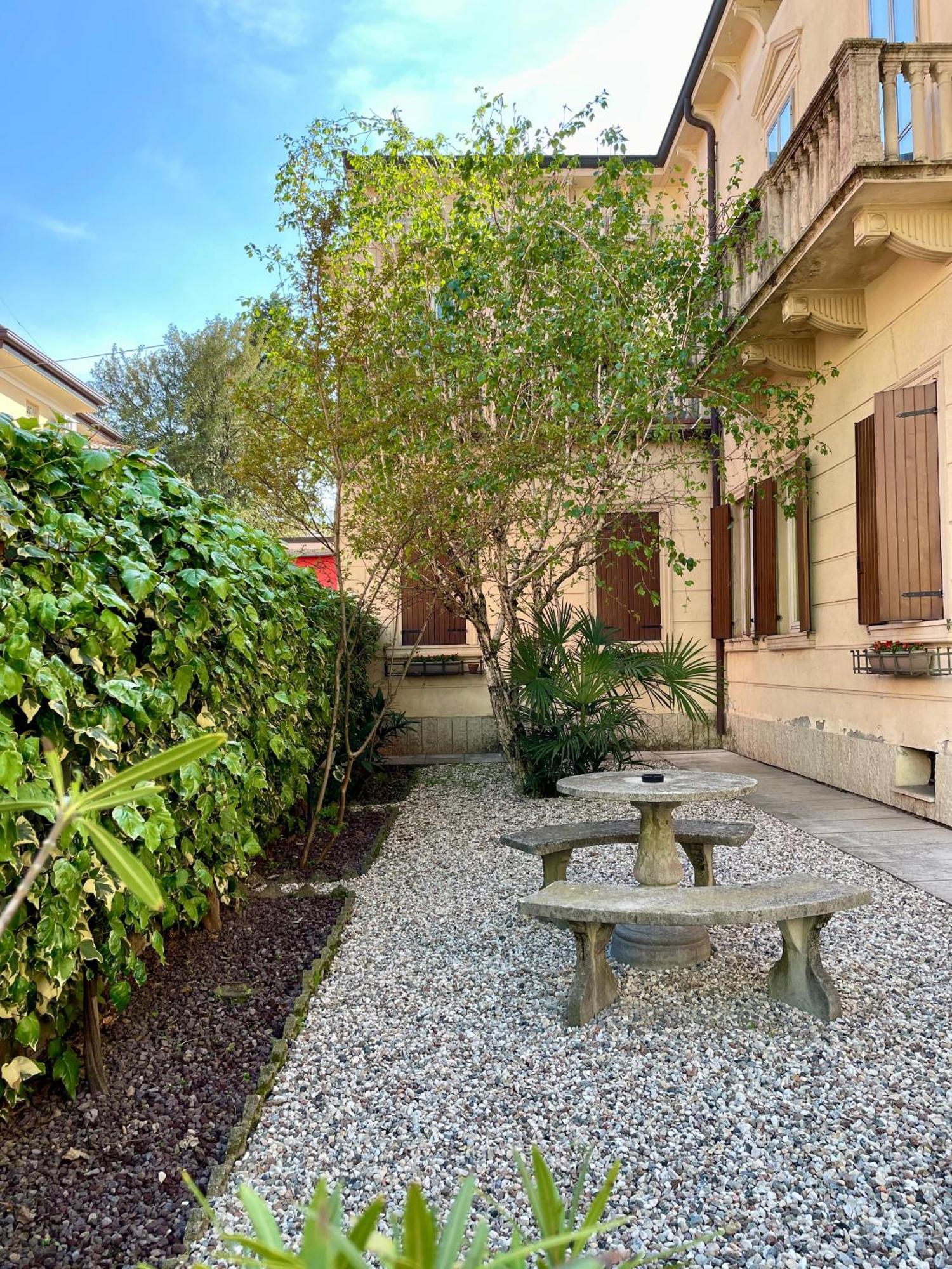 Dimora Montecchi Hotel Verona Exterior photo